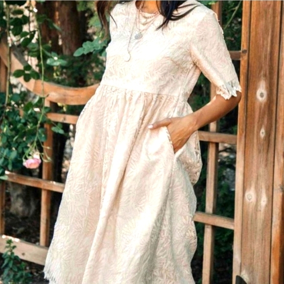 bohme Dresses & Skirts - Böhme Cream Lace Empire Midi Dress Scalloped Side Zipper Pockets Lined Sz SM NWT